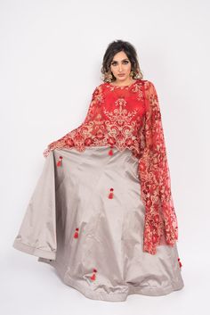 Cape Lengha, Cape Blouse Lehenga, Cape Style Blouse, Designer Lengha, Blouse Classy, Modern Cape, Cape Blouse, Blouse Lehenga, Poncho Blouse