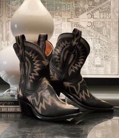 A Miron Crosby boot classic, you can’t go wrong with Maggie Black. She is timeless and chic. Miron Crosby, Arrow Embroidery, Women's Cowboy Boots, Womens Tall Boots, Scalloped Collar, Christmas Boots, Gold Arrow, Black Luxury, Rock Chic