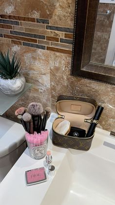 Modern Castle, Classy Photography, Dream House Rooms, Beige Aesthetic, Winter Aesthetic, Bathroom Organization, Modern Bathroom Design, Bathroom Vanity Lighting, Spa Day