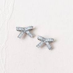 bow statement earrings Modern Bridal Earrings, Earrings Diamonds, Decorative Hair Combs, Vintage Wedding Jewelry, Bridal Accessories Jewelry, Diamond Bows, Silver Bow, Modern Bridal, Bow Earrings