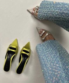 Mules Shoes Flat, White Nike Shoes, Jeans With Heels, Elegant Heels, Classy Shoes, Vintage Heels, Cute Heels, Shoe Inspiration, Shoe Inspo