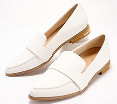 A classic tailored loafer that will take you places, this stylish slip-on shoe takes any outfit to the next level. From Dr. Scholl's. Business Casual Closed Toe Shoes, Women’s Business Shoes, Fall Work Shoes, Business Professional Shoes, White Loafers Outfit Women, Expensive Wardrobe, Business Casual Shoes Women, Corporate Clothes, Corporate Shoes