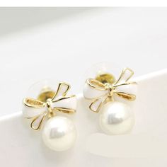 Girly Christmas Gifts, Preppy Jewelry, Clip On Earring, Girly Accessories, Classy Jewelry, Jewelry Lookbook, Fabulous Jewelry, Pearl Charms, Jewelry Inspo