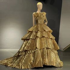 QUEENS DUBAI: Gold A-Line Layered Stage Dress - Costume Dress for Luxury Fashion Shows and Evening Elegance Goldprom Dresses, Green Embellished Dress, Quince Corset, Layered Prom Dress, Gold Ball Gown, Gold Dresses, Gown Gold, Mermaid Prom Dresses Lace, Mannequin Dress