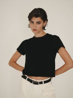 Spring 2024 - Verafied New York Black Tee And Jeans Outfit, Black Tee And Jeans, Tee And Jeans Outfit, Plain Black Tee, Jeans Outfit, Cropped T Shirt, Plain Black, Spring 2024, Crop Tshirt