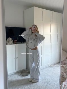 Casual Basic Outfits, Hoodie Sweatpants Outfit, Comfy Outfits Lazy, Outfit Ideas Easy, Outfits Lazy, Simple Outfits For School, Insta Outfits, Golden Globes Red Carpet