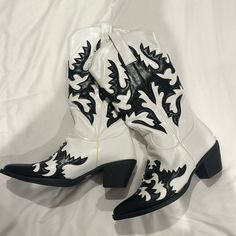 Brand New Never Worn Trendy White High-top Boots, White High-top Boots For Spring, Casual White Ankle Boots, White Ankle Boots For Spring, White Fitted Casual Boots, White Round Toe Boots For Fall, Trendy White Ankle Boots, Trendy White Wide Calf Boots, White Medium Width Boots For Fall