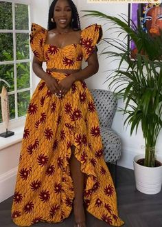 Check out this item in my Etsy shop https://www.etsy.com/listing/1372742555/african-skirt-setafrican-skirt-and Chitenge Dresses, African Maxi Dress, African Maxi Skirt, Looks Hip Hop, Kitenge Designs, African Theme, Dress Ankara, African Skirts, African Inspired Clothing