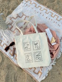 Canvas Tote Painting Ideas, Tote Bag Inspo Painting, Painted Canvas Tote Bags, Decorating Tote Bags, Painted Tote Bags Ideas, Eco Bag Aesthetic, Cute Tote Bag Ideas