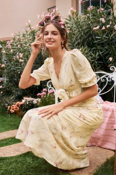 Feminine Summer Chiffon Maxi Dress, Feminine Chiffon Maxi Dress For Summer, Feminine Spring Maxi Dress, Feminine Long Floral Dress For Garden Party, Feminine Floral Dress For Garden Party, Beige Ruffled Chiffon Dress For Spring, Feminine Fitted Maxi Chiffon Dress, Feminine Fitted Maxi Length Chiffon Dress, Fitted Feminine Maxi-length Chiffon Dress