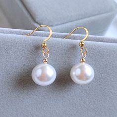 White 12mm Sea Shell Pearl Earrings With Gold Hooks Total Earring Length Is 3cm See Photos For Details. Colors May Vary Due To Screen Differences & Lighting Shell Pearls Are Made From The Inner Lining Of Oyster Shells Known As Mother Of Pearl. Although Shell Pearls Are More Durable Than Natural Pearls, Special Care Should Be Taken. 18k Gold Filled Plated. I Am No Professional & Cannot Guarentee Authenticity. Hundreds Of Tems! Bundle & Save With Combined Shipping! All Items Must Be Bundled Togeth Everyday White Round Pearl Earrings, White Round Bead Earrings For Everyday, Classic Hypoallergenic White Jewelry, White Dangle Pearl Earrings For Everyday, Nickel-free Classic White Earrings, Classic White Nickel Free Earrings, Classic White Nickel-free Earrings, White Round Beads Pearl Earrings Gift, Gift White Round Beads Pearl Earrings