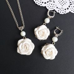 White flower bridal jewelry set, White rose necklace, White rose earring, Wedding jewelry Description: material-polymer clay, natural stones , stainless steel. Size-length of necklace is adjustable,The diameter of the rose pendant is 3cm/1.18inch. Rose Earring Diameter - 2cm/0.78inch. Mothers day gift, sister gift, birthday, christmas. White Rose Jewelry, White Rose Earrings, Rose Earring, Turquoise Jewelry Set, Polymer Clay Ring, Crystal Bead Jewelry, Earring Wedding, Bridal Jewelry Set, Gift Sister