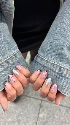 Daisy Acrylic Nails, Taylor Swift Nails, Concert Nails, Mickey Nails, Purple Acrylic Nails, Pretty Nail Colors, Hello Nails, Hippie Nails, Olivia Rodrigo Guts