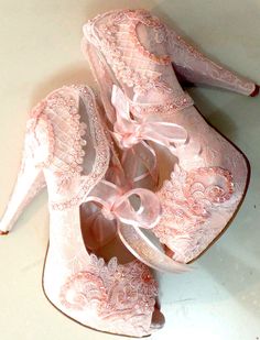 "Blush lace wedding shoes for bride and bridesmaids, with pearls and ribbons. Feel like a fairy tale princess in these romantic wedding heels on your big day! Custom wedding gift, personalized engagement gift, bridesmaids shoes. Blush pink bridal shoes are designed with embroidered lace. Glass beads, shiny sequins and small pearls are used on the embroidery. Organza ribbons tie on the front. Custom details can be added on this design, soles can be personalized with your names and wedding date. T Romantic Style Shoes, Bridesmaid Ideas For Bride, Wedding Heels Pink, Light Pink Wedding Shoes, Pink Heels For Quince, Pink Lace Outfit, Pink Platform, Pink Cute Heels, Quinceanera Heels Pink