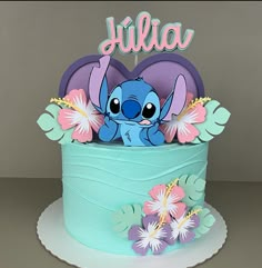 a birthday cake decorated with an image of stitchy from the disney movie lilla