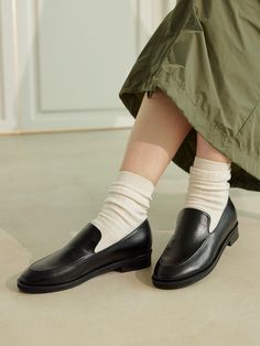 Editor's NotesByeuuns is a shoe brand that expresses the gap between new trends and classics with refined conciseness.- Diagonal shaped toe- U-line stitch detail- Good sweat absorption- Minimal and classic moodMeasurements(in.)KR size- Size: KR 225MM (US 5.5) - KR 250MM (US 8)- Heel height: 0.79 in.Composition & Care- Upper: Cowhide  Lining: Pigskin- Avoid direct heat and moisture- The leather may have fine scratches and wrinkles- Professional cleaning is needed- Keep it in a dust bagDe Classic Slip-ons With Rubber Sole And Flat Heel, Classic Slip-on Flat Heel Oxfords, Classic Round Toe Slip-ons For Spring, Classic Spring Business Casual Slip-ons, Classic Closed Toe Loafers With Cushioned Footbed, Classic Formal Leather Shoes For Winter, Classic Leather Shoes For Winter Formal, Classic Leather Shoes For Formal Winter Occasions, Classic Slip-ons With Flat Heel