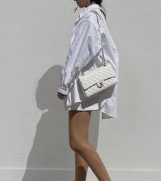 Chanel Flap Bag Outfit, Crossbody Bag Outfit, Chanel Classic Medium, Outfit Minimal, Purse Outfit