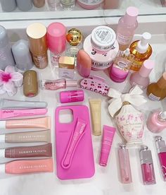 @shoprhode @laneige_us @drunkelephant @milkmakeup @soljaneiroshop Rhode Beauty, Pastel Princess, Makeup Bag Essentials, Skin Care Collection, Sephora Beauty, Fancy Makeup, Pink Girly Things, Girly Accessories