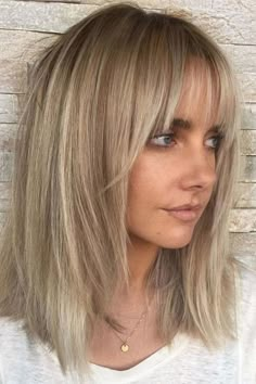 Sexy Short Ombre Blonde Hair with Bangs Bob Straight Synthetic Hair for Women US Wispy Bangs Lob, Blonde Lob With Bangs, Hairstyles With Fringe, Lob With Bangs, Shape Face, Blonde Lob, Medium Layered Hair, Smink Inspiration, Wispy Bangs