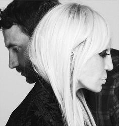 Donatella Versace é a nova musa da Givenchy Donnatela Versace, Gianni And Donatella Versace, Alas Marcus Piggott, Lipstick Jungle, Ricardo Tisci, Mert And Marcus, Olivia Cooke, Riccardo Tisci, Versace Designer