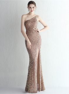 The slim suitable silhouette is decorated in a shimmering beading and also a cascading flower result throughout the ensemble, finishing off with a brushed up train. Sequin Evening Dresses, Fishtail Dress, Women's Evening Dresses, Split Dress, Mermaid Evening Dresses, Maxi Dress Party, Long Prom Dress, Formal Evening Dresses, Types Of Skirts