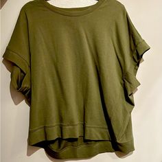 Loft Outlet Green Blouse. New With Tags Attached! Perfect To Dress Up Or Down! A Must Need Colorful Base! Green Short Sleeve Tops For Fall, Green Oversized Short Sleeve Tops, Oversized Green Short Sleeve Top, Green Oversized Crew Neck Blouse, Oversized Green Crew Neck Blouse, Loft Outlet, Green Blouse, Loft Tops, Outlet