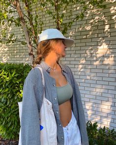 Surf Outfits Aesthetic, Surfer Outfit Ideas, Surf Style Aesthetic, Surfer Clothes Aesthetic, Surfer Outfit Aesthetic, Hawaii Fits Aesthetic, Hawaii Outfit Aesthetic, Beachy Granola Outfits, Surfer Outfits Girl