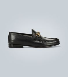 A true classic, these black leather loafers from Gucci feature the label's iconic Horsebit detail over the bridges and are crafted in Italy. Loafers Horsebit, Gucci Shoes Loafers, Mary Jane Ballet Flats, Gucci Gifts, Gucci Loafers, Bit Loafers, Best Flats, Gucci Horsebit, Black Leather Loafers