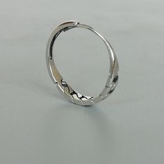 A free size sterling silver ring with a gourmette design. SIZE: 1.3mm x 3mm x 17mm as sold ( It is open ended and can be adjusted to fit most fingers) WEIGHT: 1.07 gm This ring is made of 925 hypoallergenic sterling silver. Most of my pieces come with a 925 stamp. Can be packaged in a gift box. I can include a personal message from you if needed You are welcome to contact me at... bhavnakwintra1956@gmail.com For more beautiful pieces from my shop, please browse 👇 TOE RINGS: https://www.etsy.com Modern Sterling Silver Tarnish Resistant Midi Rings, Modern Sterling Silver Tarnish-resistant Midi Rings, Modern Sterling Silver Promise Ring, Minimalist Hallmarked Sterling Silver Rings, Minimalist Silver Round Band Jewelry, Elegant Nickel-free Sterling Silver Midi Rings, Modern Silver Midi Rings For Gift, Trendy Silver Tarnish Resistant Rings, Modern Twist Silver Hypoallergenic Jewelry