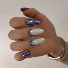 Glittery Nail Ideas, Winter Nail 2023, Icy Nails, Winter Nail Trends, Nail 2023, Beauty Nails Design, Nails Now, Cute Gel Nails, Round Nails