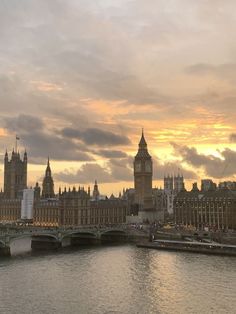 the big ben clock tower towering over the city of london, england at sunset or dawn