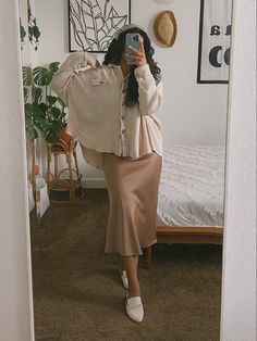 modest - modest inspo - modest fashion Modest Teacher Outfits Skirts, Modest Fashion Outfits Skirt, Apostolic Modest Fashion, Modest Thrifted Outfits, Modest Fashion Skirts, Christian Casual Outfits, Summer Christian Outfits, Fall Modest Fashion, Jewish Modest Fashion