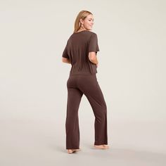 Feel nuud in our cooling pajama top and pant set. Curated with your comfort in mind, this breathable set will move with you throughout the night and on your DND (Do Not Disturb) days. Model Dimensions: Katie is 5?11? and wearing size M.Bust: 37?Waist: 30?Hips: 41? Versatile Seamless Tops For Loungewear, Basic Stretch Cropped T-shirt For Loungewear, Basic Cropped T-shirt For Loungewear, Casual Seamless Tops For Lounging, Relaxed Crop Top For Loungewear, Ribbed Relaxed Fit T-shirt For Loungewear, Relaxed Fit Ribbed T-shirt For Loungewear, Relaxed Fit Seamless Top For Loungewear, Seamless Relaxed Fit Top For Loungewear