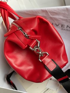 Givenchy Nightingale genuine togo calfskin fabric, original quality, exclusive supply on the entire network, non-market ordinary goods.

(size bottom length 28×height 28×bag mouth 45×bottom width 12) Givenchy Nightingale, Givenchy Antigona, Lv Purse, Lv Shoes, Lv Handbags, Nightingale, Lv Belt, Lv Wallet, Purple Bags