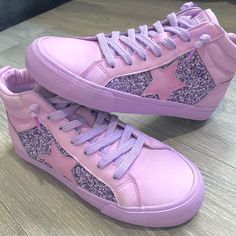 These Shoes Are Perfect For Spring And Summer!Would Look Soo Good With Some Cute Denim Shorts Or Jeans Too Sneakers Are New In Box / Size 6.5 Color Is Purple But In Real Life It Looks More Of A Mixture Of Pink And Purple. Laces Are Light Purple In Color. Has Glitter With A Star On Each Shoe. Glitter On Both Sides Of The Sneakers. “. Vintage Havana” Stamped On The Tongue Of The Shoes. Comes With Extra Laces In Light Purple Too Slip On Styling 1-Inch Sole Distressed Outsole Fits True To Size Sku: Casual Leather Sneakers With Glitter Accents, Leather Sneakers With Glitter Accents And Round Toe, Sporty High-top Sneakers With Glitter Accents, Sporty High-top Glitter Sneakers, Purple High-top Sneakers, Synthetic Lace-up Sneakers With Glitter Accents, Purple Lace-up Sneakers With Studded Outsoles, Casual High-top Sneakers With Glitter Accents, Purple Glitter Low-top Sneakers