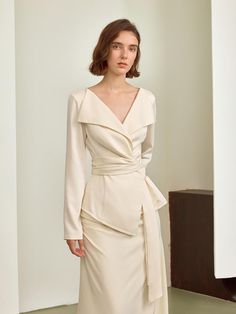 Composition : LYOCELL 65% POLYAMIDE 35%Color : Light Beige_S,Light Beige_M,Light Beige_LCountry of Origin : CHINA Elegant Long Sleeve Blouse With Draped Sleeves, Formal Long Sleeve Blouse With Draped Sleeves, Elegant Long Sleeve Tops With Draped Sleeves, Formal Blouse With Draped Long Sleeves, Evening Blouse With Draped Sleeves For Fall, Elegant Blouse With Draped Sleeves, Formal Tops With Draped Sleeves For Fall, Elegant Formal Tops With Draped Sleeves, Chic Fitted Blouse With Draped Sleeves