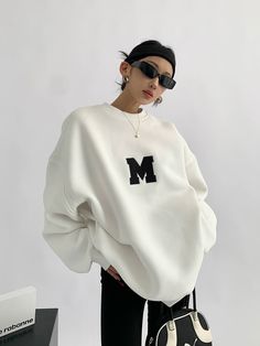 White Relaxed Fit Sweater For College, White Long Sleeve Sweatshirt For College, White Long Sleeve College Sweatshirt, White Fleece Sweats With Letter Print, White Fall Sweater For College, White College Sweatshirt For Fall, White Fleece Sweatshirt For College, White Fall College Sweatshirt, Trendy White Sweats For Leisure