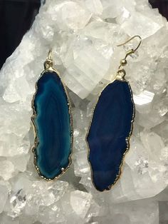 Earrings can really make any outfit really stand out. These absolutely gorgeous cobalt blue earrings really are bold and captivating! These would make the perfect gift for the nature lover, boho or free-spirited! The earrings measure approximately 1 1/2 to 2 inches long and 3/4 inches wide. This purchase is for one (1) pair of blue agate gold-plated earrings. Blue Agate Crystal, Cobalt Blue Earrings, Tourmaline Earrings, Hippie Earrings, Agate Earrings, Druzy Earrings, Agate Crystal, Blue Agate, Free Spirited