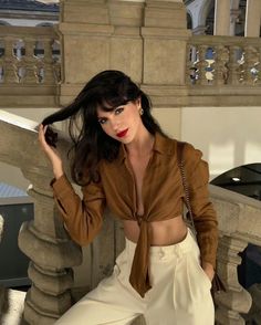 Parisian Outfits, Model Poses Photography, Beauty Skin Care Routine, Classy Women, Teen Fashion Outfits, Model Poses, Outfits Aesthetic, Pretty Face, Get The Look