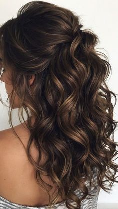 Romantic Bridesmaid Hair Down, Prom Hair Styles Half Up Half Down Curly, Formal Hair Down Hairstyles, Wavy Event Hair, Cute Prom Hairstyles For Curly Hair, Long Curly Wedding Hairstyles Down, Half Up Half Down Curly Bridal Hair, Curly Womens Hairstyles, Wavy Haircuts For Long Hair