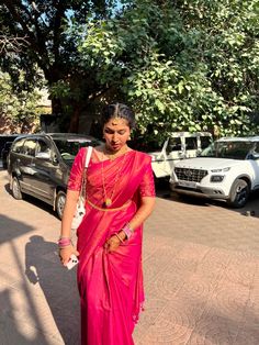 Saree For Wedding Function Guest, South Saree, Flower Ceremony, Traditional Day, Casual Blouse Designs, Golf Tdi, Indian Fits, Indian Dress Up