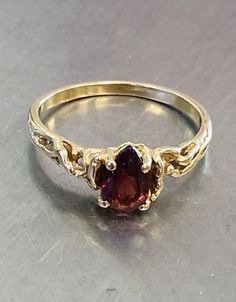 Wedding Rings Victorian, Gold And Red Ring, Garnet Ring Engagement, Rings Red Stone, Garnet Rings Vintage, Witchy Engagement Ring Gold, Gold And Garnet Ring, Emerald Antique Ring, Classic Teardrop Gemstone Rings