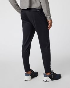 A fresh take on athleisure and a staple in your wardrobe, the Sunday Performance Joggers are premier in fit, function and soft stretch. This jogger style will keep you moving with less bulk around your ankles. | Vuori Sunday Performance Jogger Pants | Black | Medium Vuori makes premium performance apparel inspired by the active Coastal California lifestyle; an integration of fitness, surf, sport, and art. Breaking down the boundaries of traditional activewear, we are a new perspective on perform Best Joggers, Athletic Joggers, Herringbone Jacket, Coastal California, California Lifestyle, Black Joggers, Fashion Joggers, Mens Joggers, Black Xs