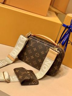 Peta Fashion Lu-Vi bags - 17547 A+ Excellent Quality copies; Contact us if you've any questions in your mind. Fan Fashion, Fashion Statement, Louis Vuitton Bag, Luxury Bags, Contact Us, Paper Bag, Clutch Bag, Louis Vuitton, The Unit