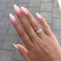 French Fade Nails, Ombre Nail Polish, Ombre Nail Colors, Kutek Disney, Unghie Sfumate, Light Pink Nails, Ombre Acrylic Nails, Almond Shape Nails, Almond Acrylic Nails