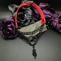 Embrace this Valloween with this alluring Stabbed Heart Collar Choker. This collar comes in multiple colors and is adjustable. Enhance your gothic look and pair with our Rings, Necklaces, Bracelets, and Earrings. Details: Fashion Jewelry Adjustable Leather Collar Size: 33cm - 41cm Length: 45cm Width: 2cm Adjustable Gothic Choker For Cosplay, Gothic Choker For Halloween And Alternative Fashion, Adjustable Gothic Choker For Alternative Fashion, Adjustable Vampire Style Choker As Gift, Adjustable Vampire Style Choker For Gift, Vampire Style Adjustable Choker As Gift, Adjustable Emo Choker For Cosplay, Gothic Choker For Concert, Gothic Jewelry For Cosplay On Valentine's Day