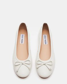 Elevate your shoe collection with the VIXEN ballet flats. With a charming bow detail at the front and a rounded toe, these flats offer a classic and feminine touch to any outfit. These comfortable flats provide both style and durability. Perfect for adding a chic and versatile staple to your wardrobe. .25 inch heel hei White Ballet Flats Outfit, Steve Madden Ballet Flats, Ballet Flats White, White Ballet Flats, Ballet Flats Outfit, White Flat Shoes, Colourful Life, Flats Outfit, Womens Ballet Flats