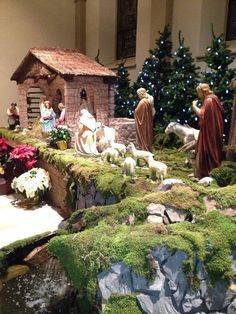 the fake nativity scene is displayed in spanish