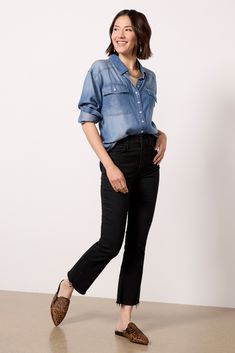 The Lil Hustler Ankle Fray jean by MOTHER is a petite flare silhouette, featuring an ankle-length inseam, raw hems, and soft stretch denim in a versatile black wash. Designed to complement petite body types, these jeans feature a higher knee placement, shorter inseam, and shorter rise for a perfect, always-flattering fit. Evereve Outfits 2024, Evereve Outfits, Petite Body Types, Statement Coat, Frayed Jeans, Michael Stars, Fashion 2024, Diva Fashion, Petite Jeans