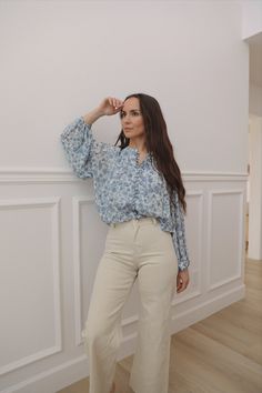 blue floral top with long sleeves and front fabric buttons Spring Pants Outfits, Floral Blouse Outfit, Curvy Date Night Outfit, Floral Top Outfit, Posh Clothing, Air Clothes, Feeling Uncomfortable, Wide Leg Pants Outfit, Style Wide Leg Pants